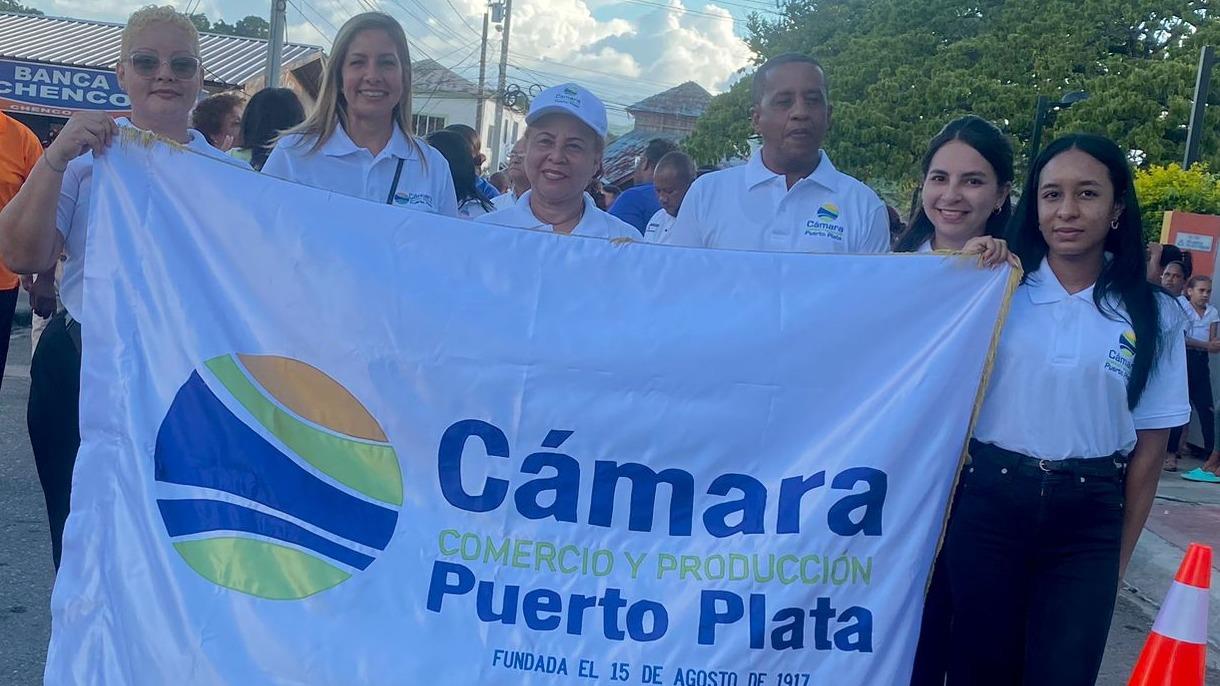 Cámara de Comercio y Ayuntamiento de Imbert inician ´´Semana Cultural Aniversario´´ con un desfile y una feria en la Plaza Sánchez de dicho municipio.