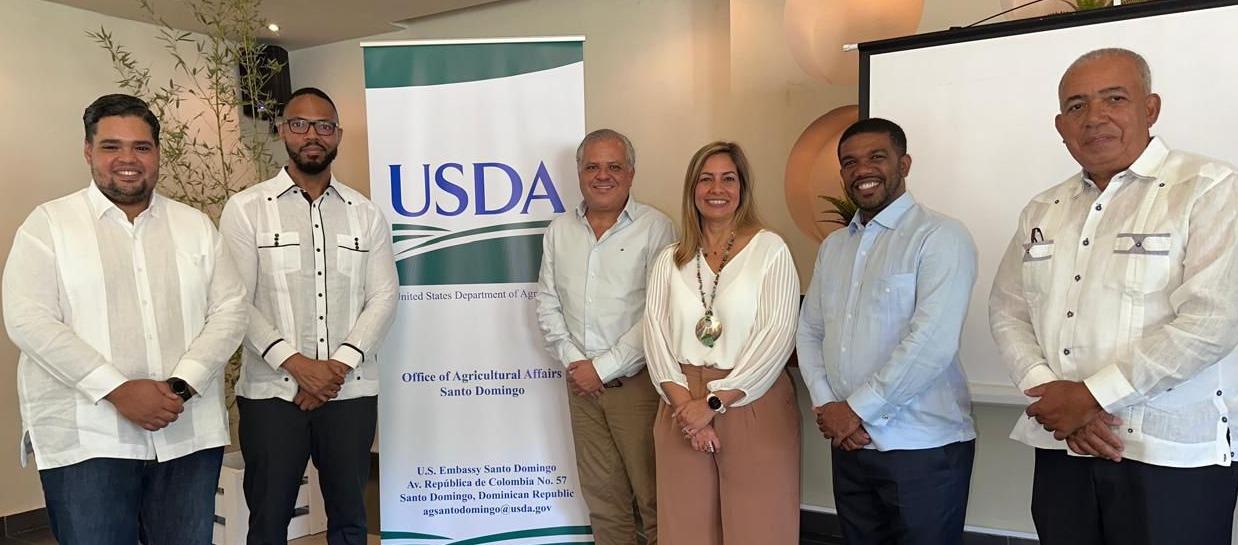 Embajada de Estados Unidos y Cámara de Comercio Puerto Plata reúnen al sector de alimentos y bebidas de la ciudad.