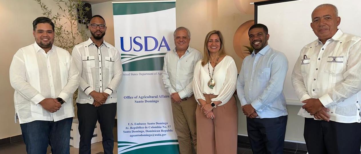 Embajada de Estados Unidos y Cámara de Comercio Puerto Plata reúnen al sector de alimentos y bebidas de la ciudad.